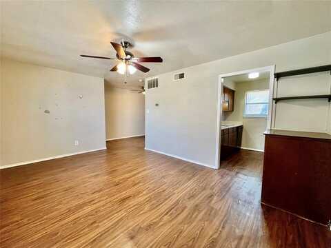 2526 W Prairie Street, Denton, TX 76201