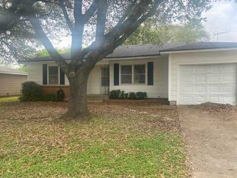 809 N MAIN Street N, West, TX 76691