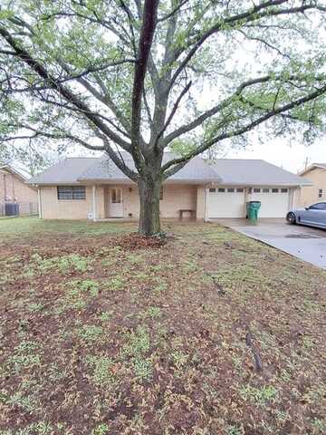 1212 N Dale Avenue, Stephenville, TX 76401
