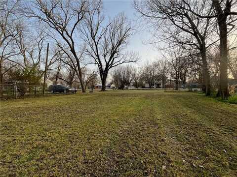 211 E Trinity Street, Groesbeck, TX 76642