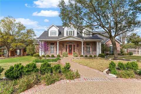 801 Forest Oaks Circle, Woodway, TX 76712