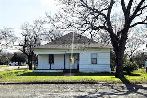 402 W Yeagua Street, Groesbeck, TX 76642