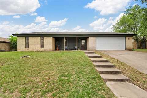 236 Laredo Drive, Hewitt, TX 76643