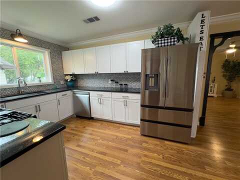 2717 Old Robinson Road, Waco, TX 76706