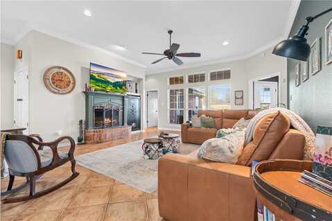 627 Wheatland Drive, Mc Gregor, TX 76657