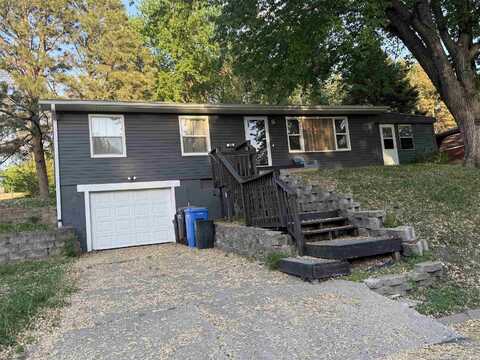 400 S 7th St, Akron, IA 51001
