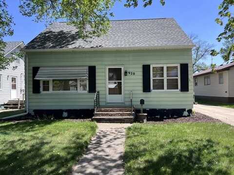 920 2ND AVE W, Sibley, IA 51249