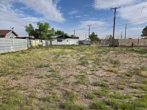 513 W E St, Pecos, TX 79772