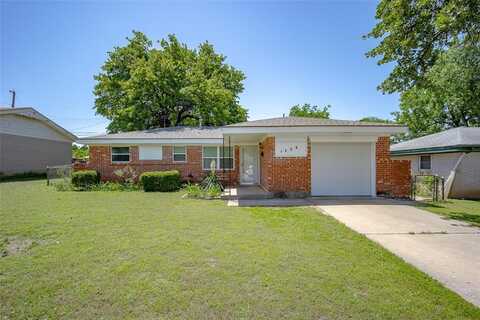1324 Parkwoods Terrace, Midwest City, OK 73110