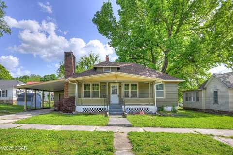 808 Walnut Street, Carthage, MO 64836
