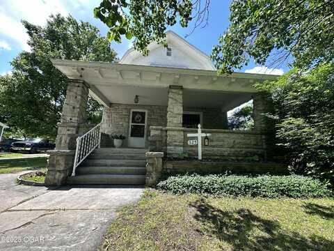 325 N Garrison, Carthage, MO 64836