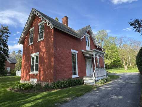 80 Oak Street, Champlain, NY 12919