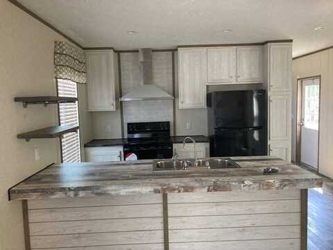 1720 Hurricane Rd., Cottondale, AL 35453