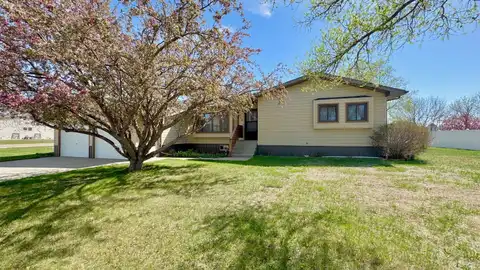 910 1st Ave N, Scranton, ND 58653