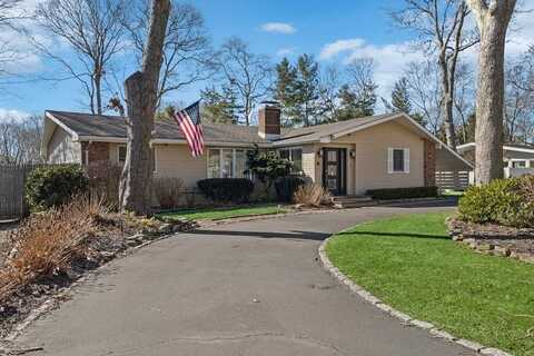 7 HOMEWOOD DR, Hampton Bays, NY 11946