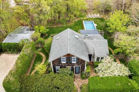 16 Redwood Road, Sag Harbor, NY 11963