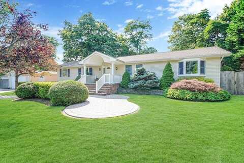 40 Raymond Avenue, Farmingville, NY 11738