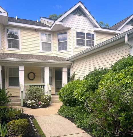 40 Commodore Circle, Port Jefferson Station, NY 11776