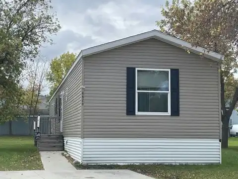 4426 San Juan, Fargo, ND 58103