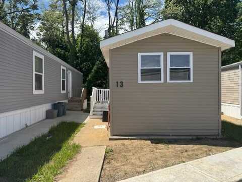 13 John St, Hazlet, NJ 07734