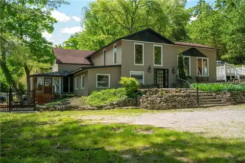 179 Main ST, Eureka Springs, AR 72632