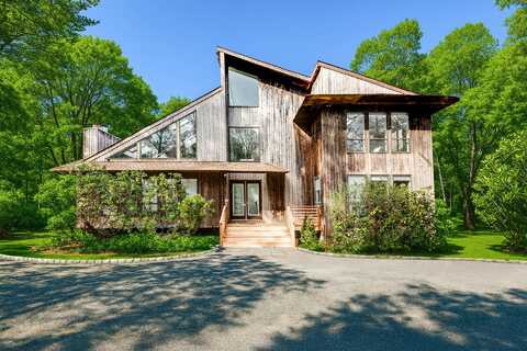 65 Old Country Road, East Quogue, NY 11942