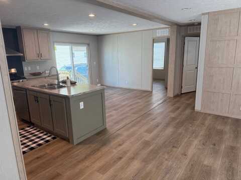 1249 E McDevitt Ave, Jackson, MI 49203