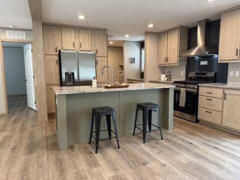 1249 E McDevitt Ave, Jackson, MI 49203