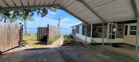 1110 N. Summit St., CRESCENT CITY, FL 32112
