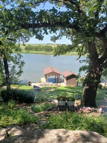 440 E Flint Hills Drive, Alma, KS 66401