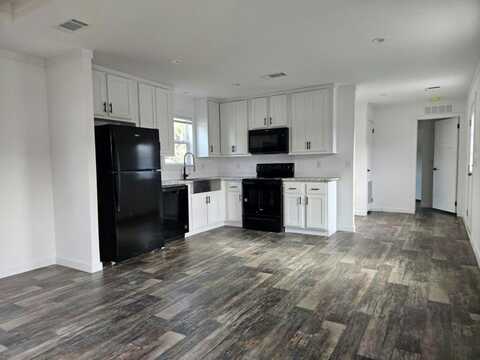 2708 MAVERICK, Irving, TX 75060