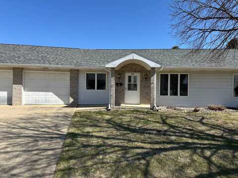 608 Walker St, Sanborn, IA 51248