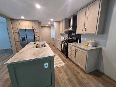1249 McDevitt Ave, Jackson, MI 49203