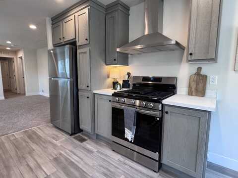 1249 E McDevitt Ave, Jackson, MI 49203