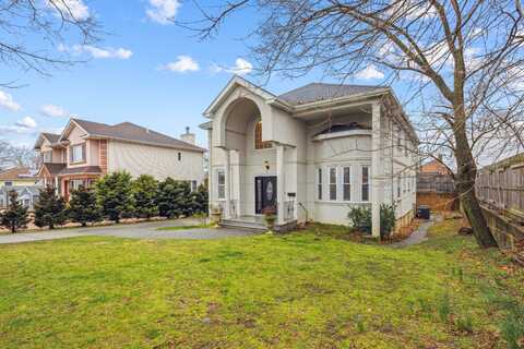 16 Arleigh Dr, Albertson, NY 11507