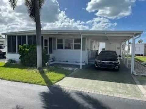 104 Pier J, Naples, FL 34112