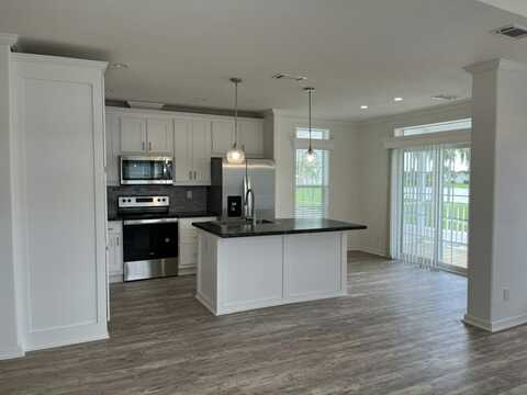 568 Plaza Del Sol, Fort Myers, FL 33917