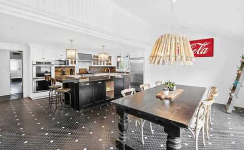 39 Crystal Drive, East Hampton, NY 11937