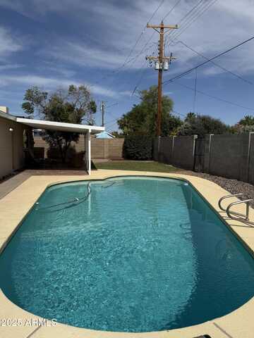 6213 E Earll Drive, Scottsdale, AZ 85251