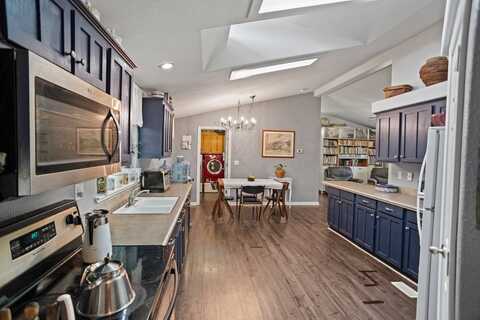 27361 Sierra Highway, Canyon Country, CA 91351