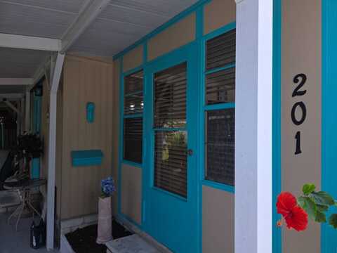 601 Starkey Rd, Largo, FL 33771