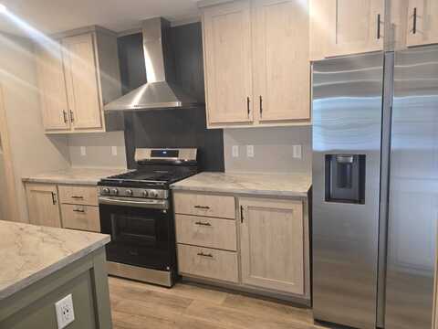 1249 E McDevitt Ave, Jackson, MI 49203