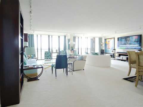 2480 Presidential Way, West Palm Beach, FL 33401