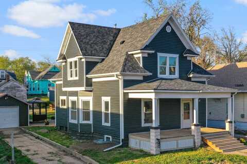 1009 5th St, Fairbury, NE 68352
