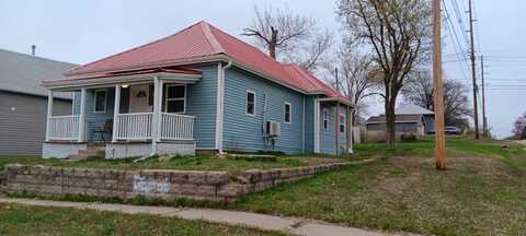 1229 3rd St, Fairbury, NE 68352