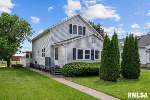 305 4TH Avenue, Low Moor, IA 52757