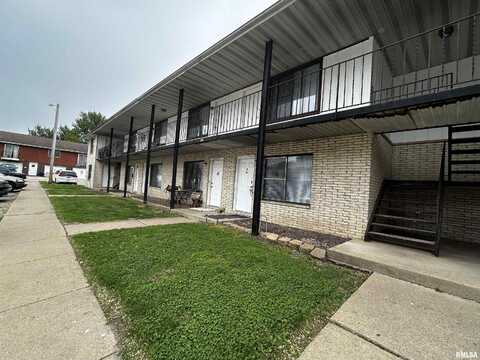 1900 SHERIDAN Road, Pekin, IL 61554