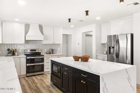2353 N 51ST Place, Phoenix, AZ 85008