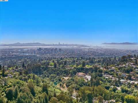 2323 Mastlands Dr, Oakland, CA 94611