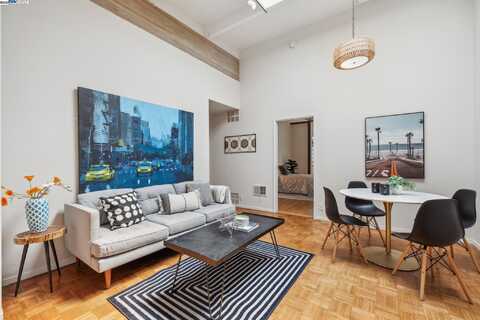 2112 West St, Oakland, CA 94612